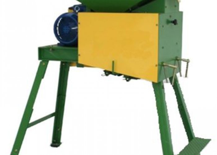 Плющилка зерна TITAN 2 т (Польша)